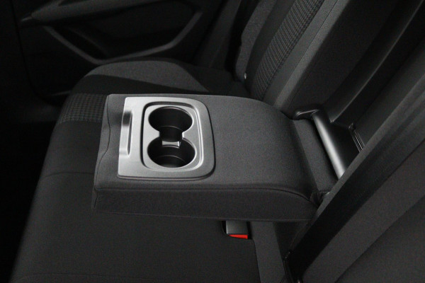 Peugeot 3008 1.2 PureTech Bleu*NAVI*ECC*CRUISE*CAMERA*CARPLAY* Peugeot 3008 1.2 PureTech Bleu*NAVI*ECC*CRUISE*CAMERA*CARPLAY*