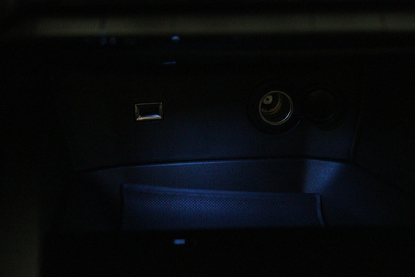 Peugeot 3008 1.2 PureTech Bleu*NAVI*ECC*CRUISE*CAMERA*CARPLAY* Peugeot 3008 1.2 PureTech Bleu*NAVI*ECC*CRUISE*CAMERA*CARPLAY*