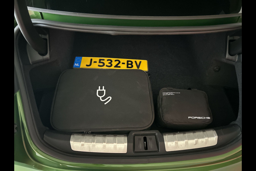 Porsche Taycan Turbo S 93 kWh | Keramische remmen | Carbon GT-design | Passagiers display | Sport Chronopakket Plus!