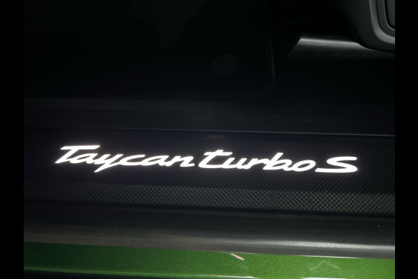 Porsche Taycan Turbo S 93 kWh | Keramische remmen | Carbon GT-design | Passagiers display | Sport Chronopakket Plus!