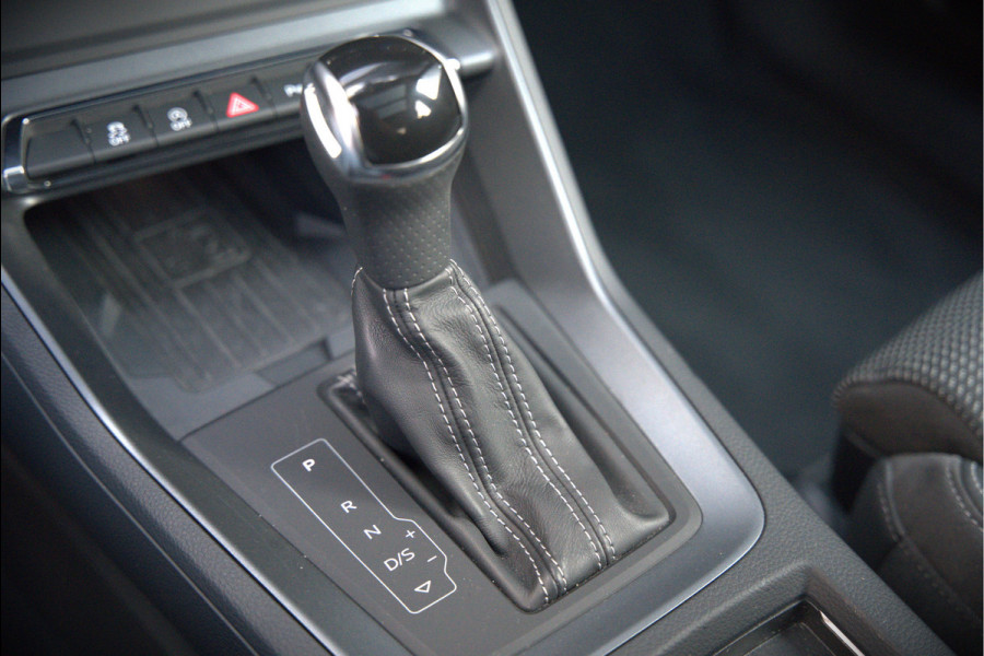 Audi Q3 40 TFSI quattro S Line Pro Line S | 190 PK | Panoramadak | Matrix Led | Stoelverwarming | Leer | Dodehoekdetectie | Automaat | BTW | Black Edition | Cruise Control | Virtual | Navigatie | Dealer Onderhouden |