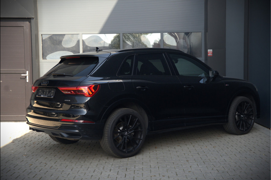 Audi Q3 40 TFSI quattro S Line Pro Line S | 190 PK | Panoramadak | Matrix Led | Stoelverwarming | Leer | Dodehoekdetectie | Automaat | BTW | Black Edition | Cruise Control | Virtual | Navigatie | Dealer Onderhouden |