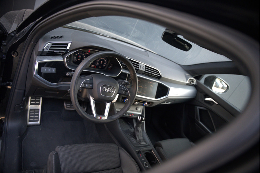 Audi Q3 40 TFSI quattro S Line Pro Line S | 190 PK | Panoramadak | Matrix Led | Stoelverwarming | Leer | Dodehoekdetectie | Automaat | BTW | Black Edition | Cruise Control | Virtual | Navigatie | Dealer Onderhouden |