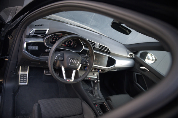 Audi Q3 40 TFSI quattro S Line Pro Line S | 190 PK | Panoramadak | Matrix Led | Stoelverwarming | Leer | Dodehoekdetectie | Automaat | BTW | Black Edition | Cruise Control | Virtual | Navigatie | Dealer Onderhouden |