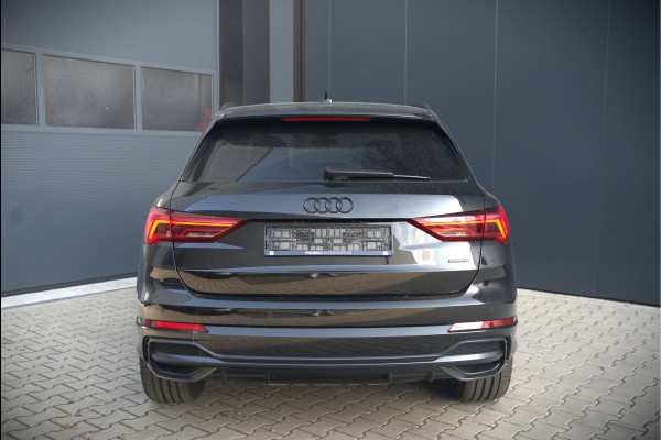 Audi Q3 40 TFSI quattro S Line Pro Line S | 190 PK | Panoramadak | Matrix Led | Stoelverwarming | Leer | Dodehoekdetectie | Automaat | BTW | Black Edition | Cruise Control | Virtual | Navigatie | Dealer Onderhouden |