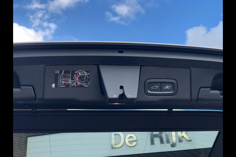 Volvo XC60 2.0 T6 AWD Momentum | Pano, Luchtvering, 360 Camera, Stoelverw., Carplay/Android, Virt. Cockp. | 1e Eigenaar |