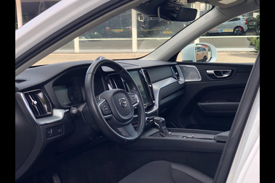 Volvo XC60 2.0 T6 AWD Momentum | Pano, Luchtvering, 360 Camera, Stoelverw., Carplay/Android, Virt. Cockp. | 1e Eigenaar |