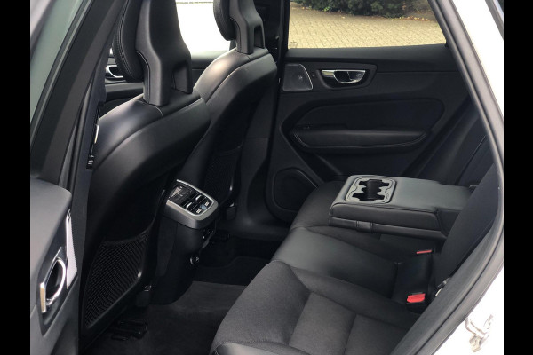 Volvo XC60 2.0 T6 AWD Momentum | Pano, Luchtvering, 360 Camera, Stoelverw., Carplay/Android, Virt. Cockp. | 1e Eigenaar |
