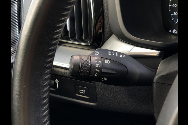 Volvo XC60 2.0 T6 AWD Momentum | Pano, Luchtvering, 360 Camera, Stoelverw., Carplay/Android, Virt. Cockp. | 1e Eigenaar |