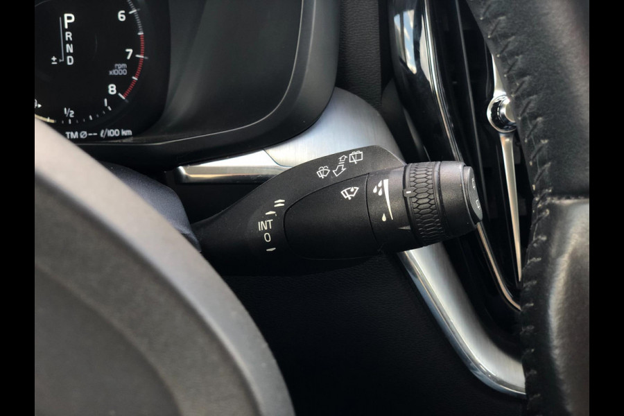 Volvo XC60 2.0 T6 AWD Momentum | Pano, Luchtvering, 360 Camera, Stoelverw., Carplay/Android, Virt. Cockp. | 1e Eigenaar |