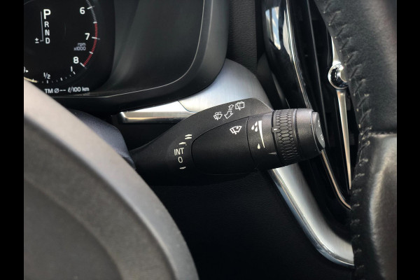 Volvo XC60 2.0 T6 AWD Momentum | Pano, Luchtvering, 360 Camera, Stoelverw., Carplay/Android, Virt. Cockp. | 1e Eigenaar |