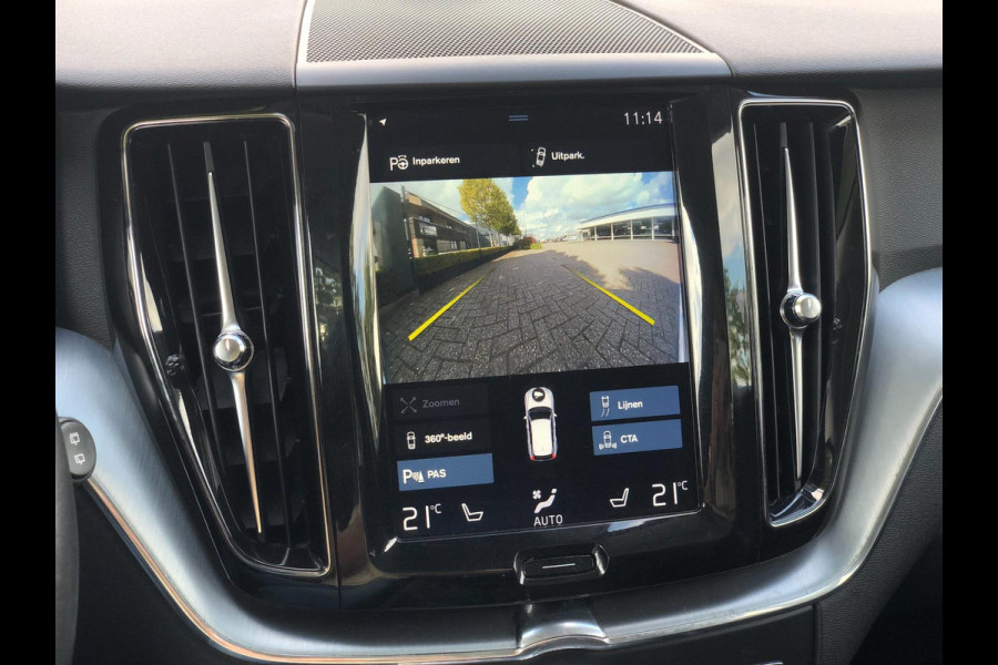 Volvo XC60 2.0 T6 AWD Momentum | Pano, Luchtvering, 360 Camera, Stoelverw., Carplay/Android, Virt. Cockp. | 1e Eigenaar |
