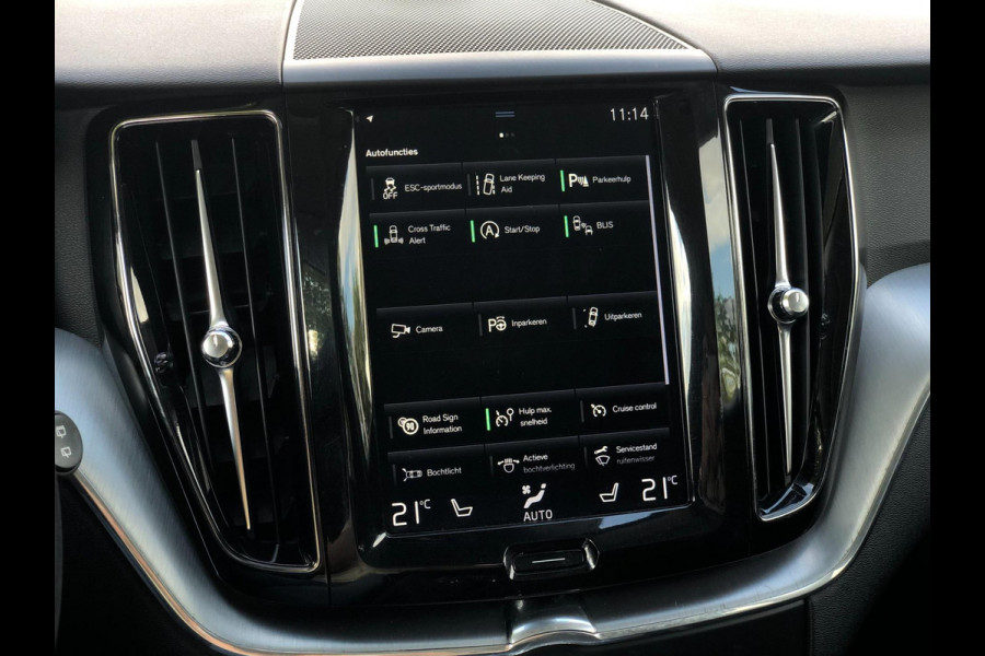 Volvo XC60 2.0 T6 AWD Momentum | Pano, Luchtvering, 360 Camera, Stoelverw., Carplay/Android, Virt. Cockp. | 1e Eigenaar |