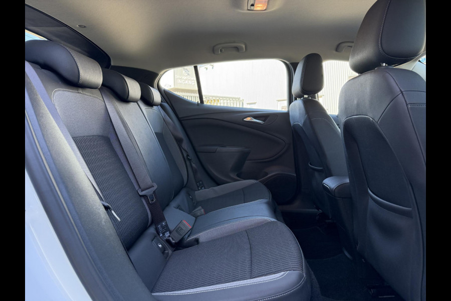 Opel Astra 1.2 Business Elegance | AC Climate | Navi | Camera | Trekhaak