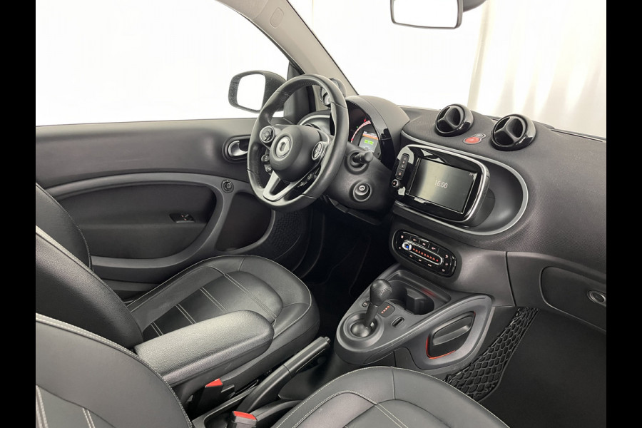 Smart Fortwo EQ Business Solution 18 kWh [3-Fase] ( SOH-93%) Aut. *PANO | LUXURY-LEATHER | NAVI-FULLMAP | CAMERA | HEATED-COMFORTSEATS | AIRCO | CRUISE | AMBIENT-LIGHT | 15''ALU*