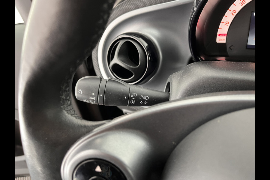 Smart Fortwo EQ Business Solution 18 kWh [3-Fase] ( SOH-93%) Aut. *PANO | LUXURY-LEATHER | NAVI-FULLMAP | CAMERA | HEATED-COMFORTSEATS | AIRCO | CRUISE | AMBIENT-LIGHT | 15''ALU*