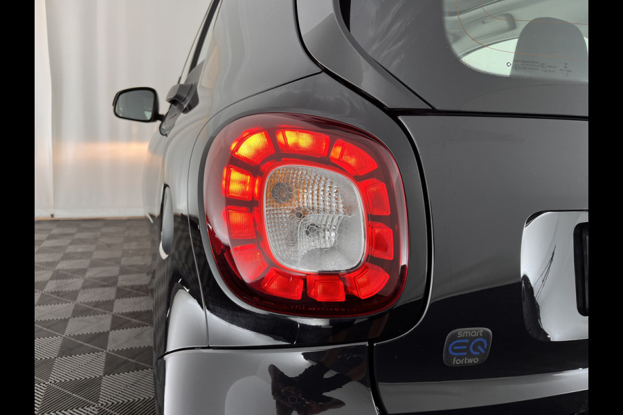 Smart Fortwo EQ Business Solution 18 kWh [3-Fase] ( SOH-93%) Aut. *PANO | LUXURY-LEATHER | NAVI-FULLMAP | CAMERA | HEATED-COMFORTSEATS | AIRCO | CRUISE | AMBIENT-LIGHT | 15''ALU*
