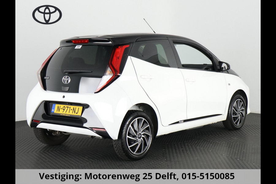 Toyota Aygo 1.0 VVT-i X-PLAY BITONE CARPLAY NAVI AIRCO. CAMERA. BLUETOOTH.