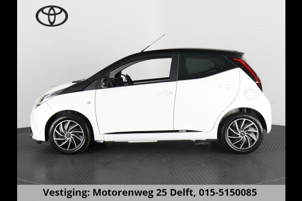 Toyota Aygo 1.0 VVT-i X-PLAY BITONE CARPLAY NAVI AIRCO. CAMERA. BLUETOOTH.