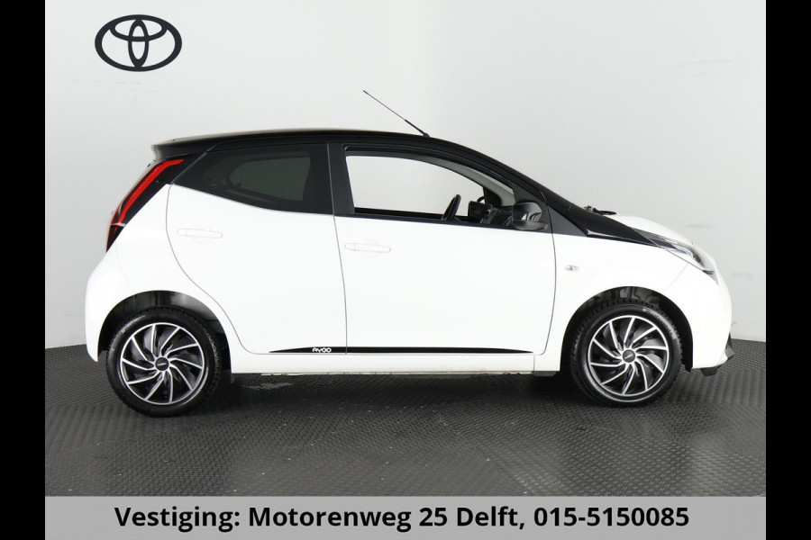 Toyota Aygo 1.0 VVT-i X-PLAY BITONE CARPLAY NAVI AIRCO. CAMERA. BLUETOOTH.