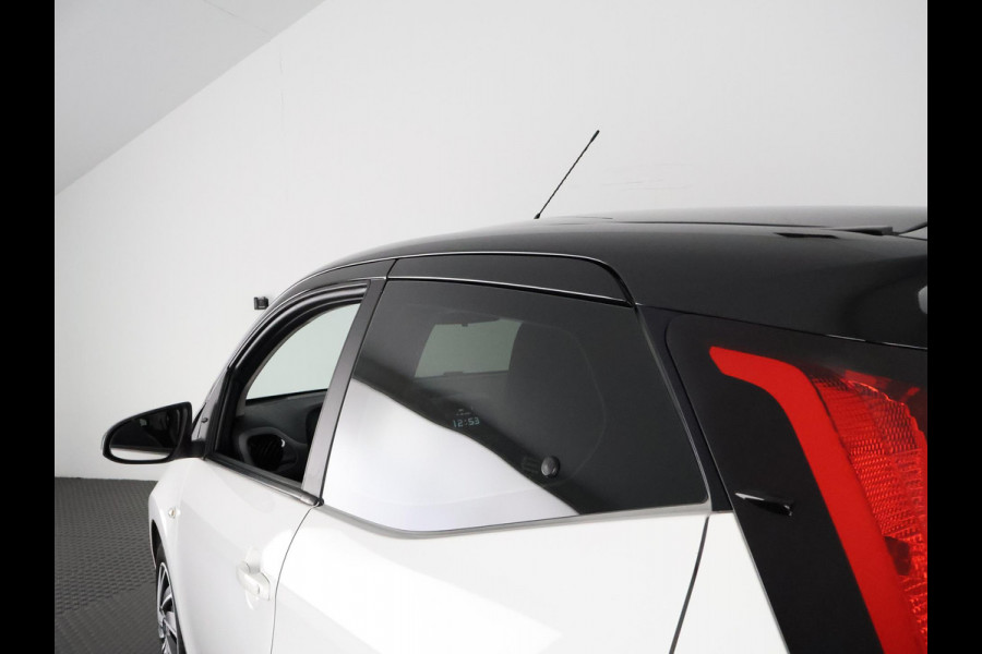 Toyota Aygo 1.0 VVT-i X-PLAY BITONE CARPLAY NAVI AIRCO. CAMERA. BLUETOOTH.