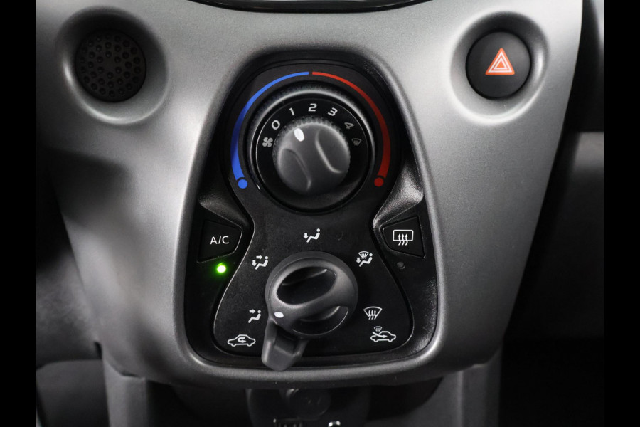 Toyota Aygo 1.0 VVT-i X-PLAY BITONE CARPLAY NAVI AIRCO. CAMERA. BLUETOOTH.