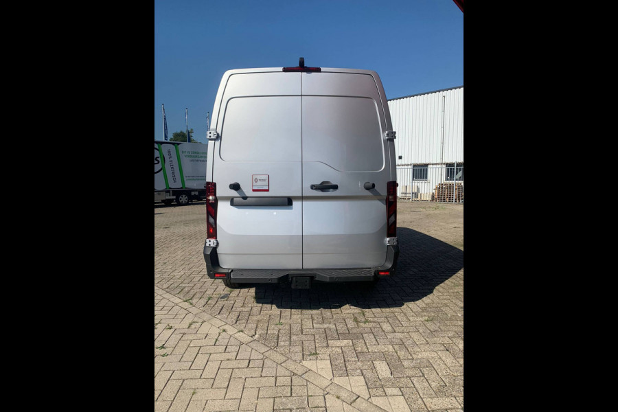 Renault nw Master E-Tech 87 kWh, 130 kW snelladen, L2H2 Demonstratieauto, Laadruimte betimmering, Side-bars, Camera, Trekhaak, Apple carplay