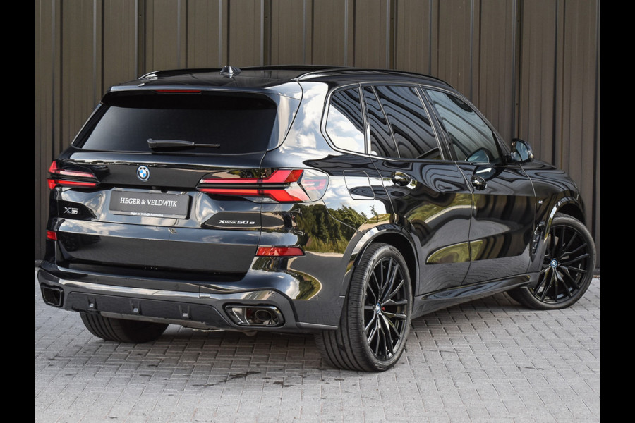 BMW X5 xDrive50e | M-SPORT | ICONIC GLOW | COMFORT ACCESS | CARBON INLEG | SOFT-CLOSE | TREKHAAK | PANORAMADAK | COMFORT SEATS | ADAPTI