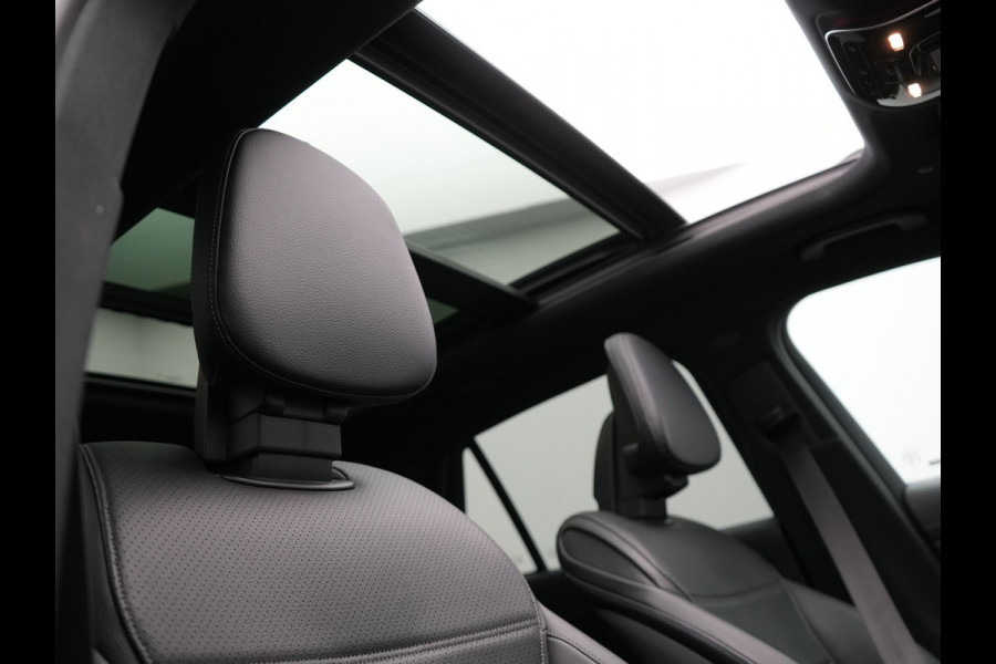 Mercedes-Benz GLC 300e 4MATIC AMG Line Plug In Hybrid 313pk PHEV | Luchtvering | Trekhaak af Fabriek | Panodak | 4 Wielbesturing | 360 Camera |  Lederen Sportstoelen Massage & Ventilatie | Adaptive Cruise
