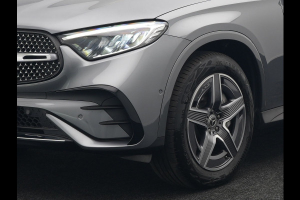 Mercedes-Benz GLC 300e 4MATIC AMG Line Plug In Hybrid 313pk PHEV | Luchtvering | Trekhaak af Fabriek | Panodak | 4 Wielbesturing | 360 Camera |  Lederen Sportstoelen Massage & Ventilatie | Adaptive Cruise