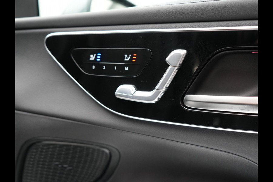 Mercedes-Benz GLC 300e 4MATIC AMG Line Plug In Hybrid 313pk PHEV | Luchtvering | Trekhaak af Fabriek | Panodak | 4 Wielbesturing | 360 Camera |  Lederen Sportstoelen Massage & Ventilatie | Adaptive Cruise