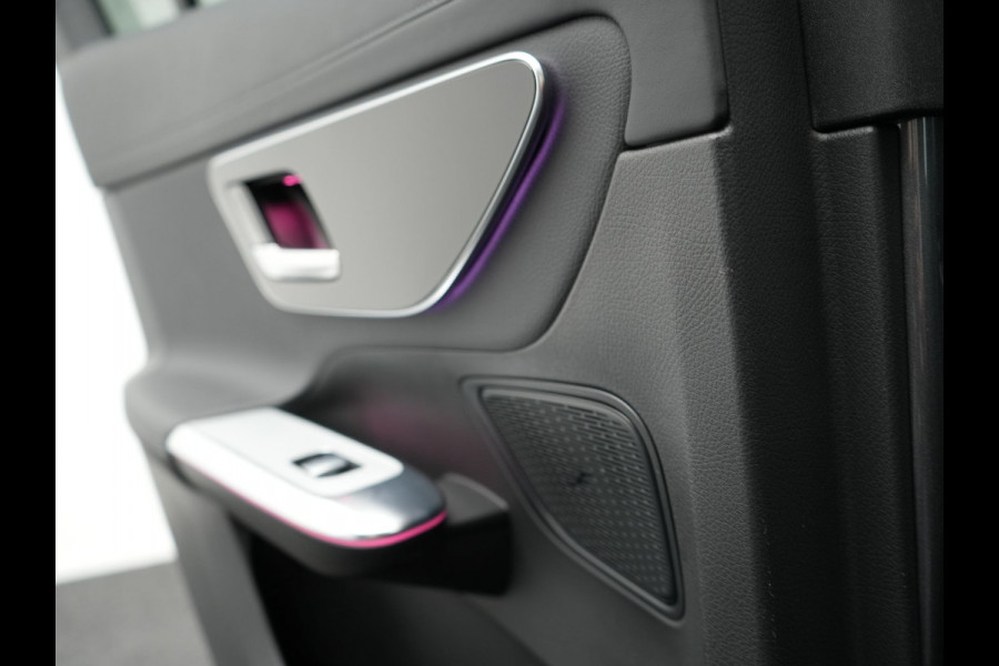 Mercedes-Benz GLC 300e 4MATIC AMG Line Plug In Hybrid 313pk PHEV | Luchtvering | Trekhaak af Fabriek | Panodak | 4 Wielbesturing | 360 Camera |  Lederen Sportstoelen Massage & Ventilatie | Adaptive Cruise