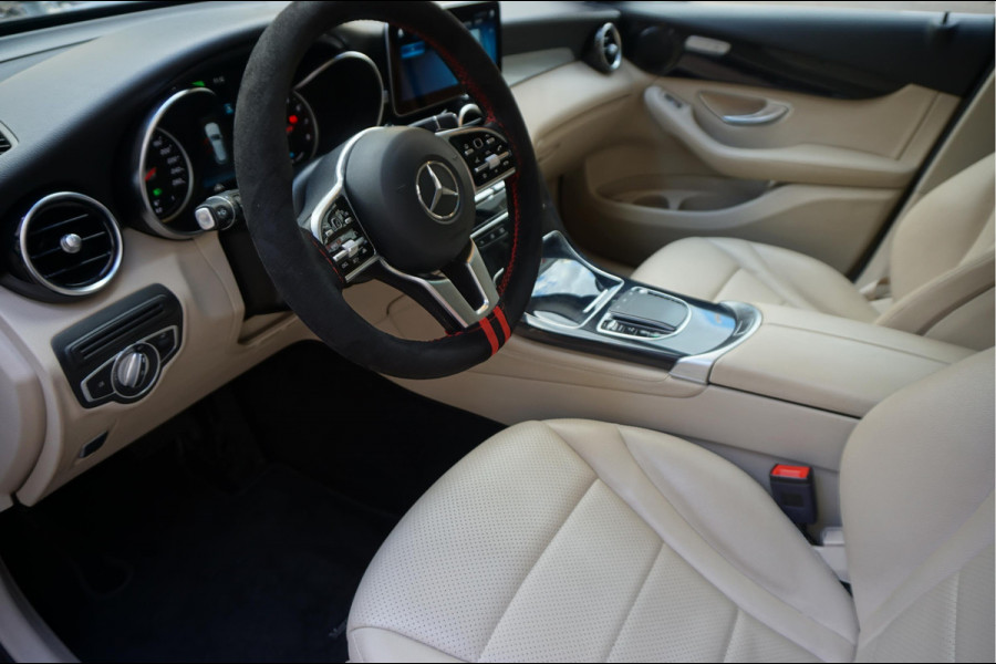 Mercedes-Benz GLC 200 Business Solution Limited | Origineel NL | Panoramadak | Trekhaak | Adaptive + Lane Departure | 360 camera | Apple Carplay | Geperforreerd lederen interieur | AMG sportvelgen