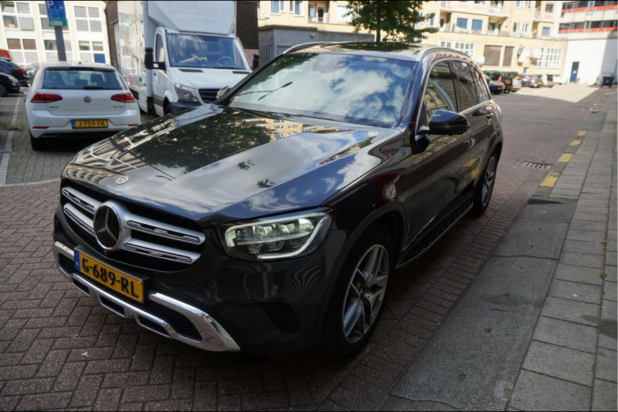 Mercedes-Benz GLC 200 Business Solution Limited | Origineel NL | Panoramadak | Trekhaak | Adaptive + Lane Departure | 360 camera | Apple Carplay | Geperforreerd lederen interieur | AMG sportvelgen