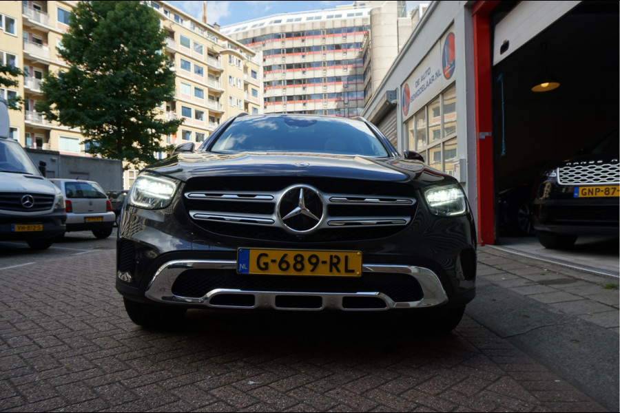 Mercedes-Benz GLC 200 Business Solution Limited | Origineel NL | Panoramadak | Trekhaak | Adaptive + Lane Departure | 360 camera | Apple Carplay | Geperforreerd lederen interieur | AMG sportvelgen