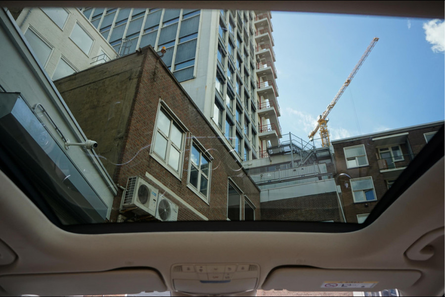 Mercedes-Benz GLC 200 Business Solution Limited | Origineel NL | Panoramadak | Trekhaak | Adaptive + Lane Departure | 360 camera | Apple Carplay | Geperforreerd lederen interieur | AMG sportvelgen
