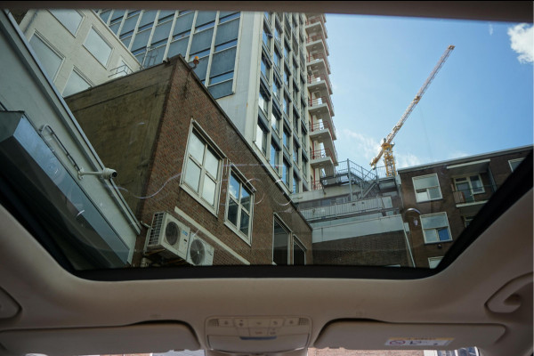 Mercedes-Benz GLC 200 Business Solution Limited | Origineel NL | Panoramadak | Trekhaak | Adaptive + Lane Departure | 360 camera | Apple Carplay | Geperforreerd lederen interieur | AMG sportvelgen