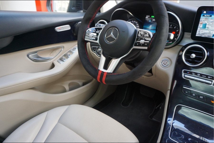 Mercedes-Benz GLC 200 Business Solution Limited | Origineel NL | Panoramadak | Trekhaak | Adaptive + Lane Departure | 360 camera | Apple Carplay | Geperforreerd lederen interieur | AMG sportvelgen