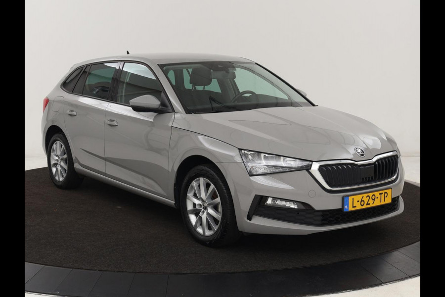 Škoda SCALA 1.0 TSI Ambition | Carplay | Parkeerhulp | Full LED | Dakspoiler | Cruise control | Airco DAB | Getint glas