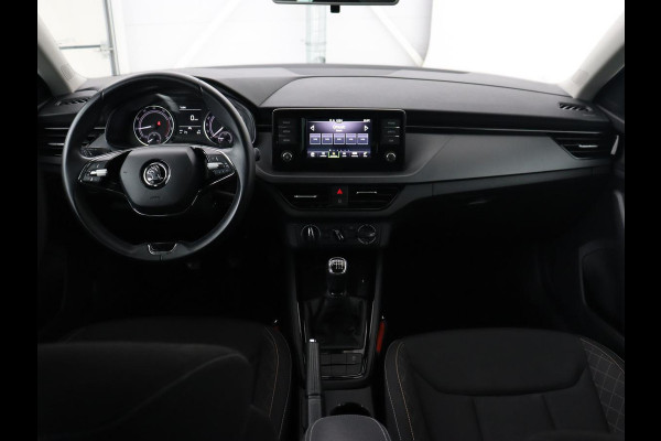 Škoda SCALA 1.0 TSI Ambition | Carplay | Parkeerhulp | Full LED | Dakspoiler | Cruise control | Airco DAB | Getint glas