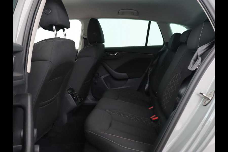 Škoda SCALA 1.0 TSI Ambition | Carplay | Parkeerhulp | Full LED | Dakspoiler | Cruise control | Airco DAB | Getint glas