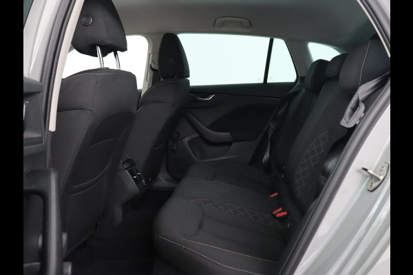 Škoda SCALA 1.0 TSI Ambition | Carplay | Parkeerhulp | Full LED | Dakspoiler | Cruise control | Airco DAB | Getint glas
