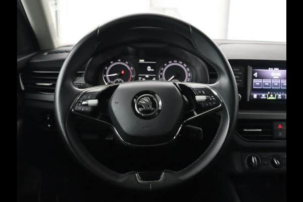 Škoda SCALA 1.0 TSI Ambition | Carplay | Parkeerhulp | Full LED | Dakspoiler | Cruise control | Airco DAB | Getint glas
