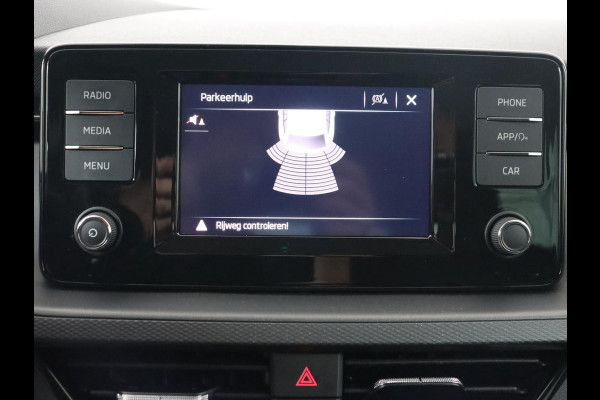 Škoda SCALA 1.0 TSI Ambition | Carplay | Parkeerhulp | Full LED | Dakspoiler | Cruise control | Airco DAB | Getint glas