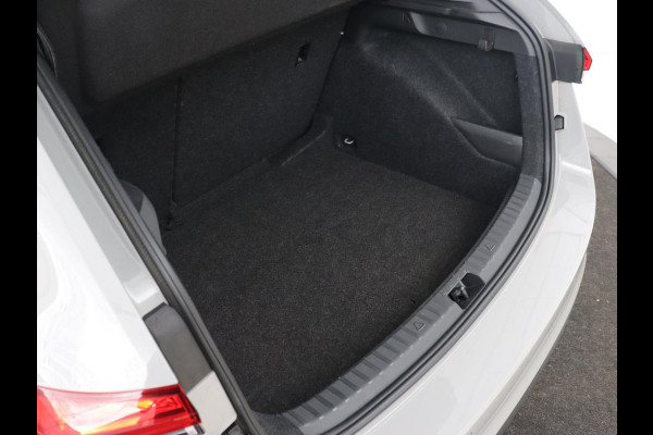 Škoda SCALA 1.0 TSI Ambition | Carplay | Parkeerhulp | Full LED | Dakspoiler | Cruise control | Airco DAB | Getint glas