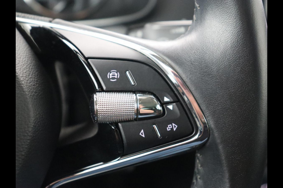 Škoda SCALA 1.0 TSI Ambition | Carplay | Parkeerhulp | Full LED | Dakspoiler | Cruise control | Airco DAB | Getint glas