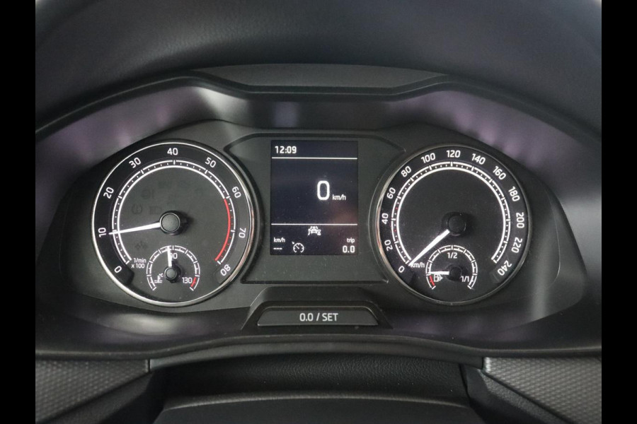 Škoda SCALA 1.0 TSI Ambition | Carplay | Parkeerhulp | Full LED | Dakspoiler | Cruise control | Airco DAB | Getint glas