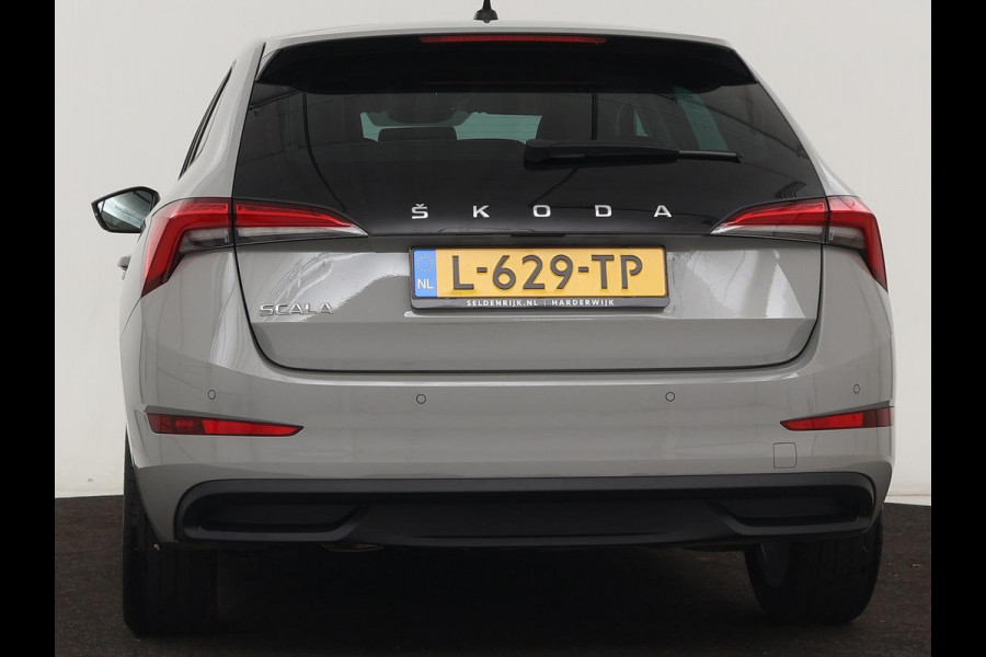Škoda SCALA 1.0 TSI Ambition | Carplay | Parkeerhulp | Full LED | Dakspoiler | Cruise control | Airco DAB | Getint glas