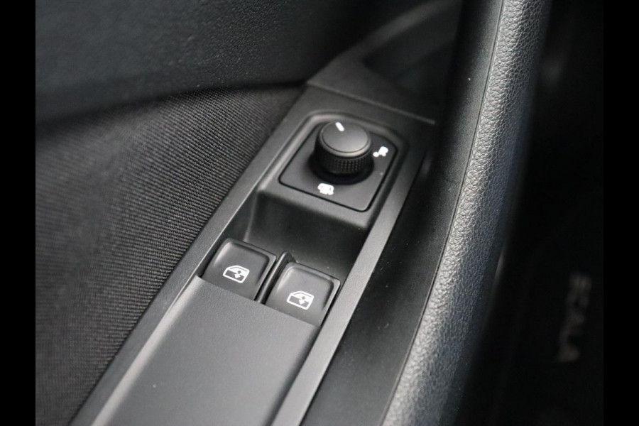 Škoda SCALA 1.0 TSI Ambition | Carplay | Parkeerhulp | Full LED | Dakspoiler | Cruise control | Airco DAB | Getint glas