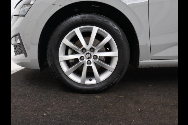 Škoda SCALA 1.0 TSI Ambition | Carplay | Parkeerhulp | Full LED | Dakspoiler | Cruise control | Airco DAB | Getint glas